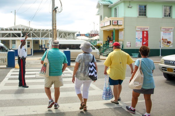 Waterfront Beat Officer Assists Stalled Motorist